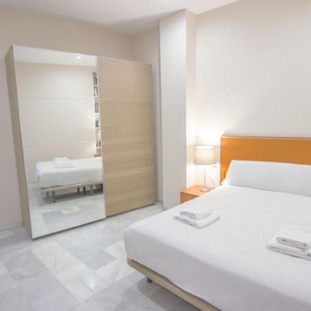 RentalSevilla Apartamento en Barrio Santa Cruz con Parking Exterior foto