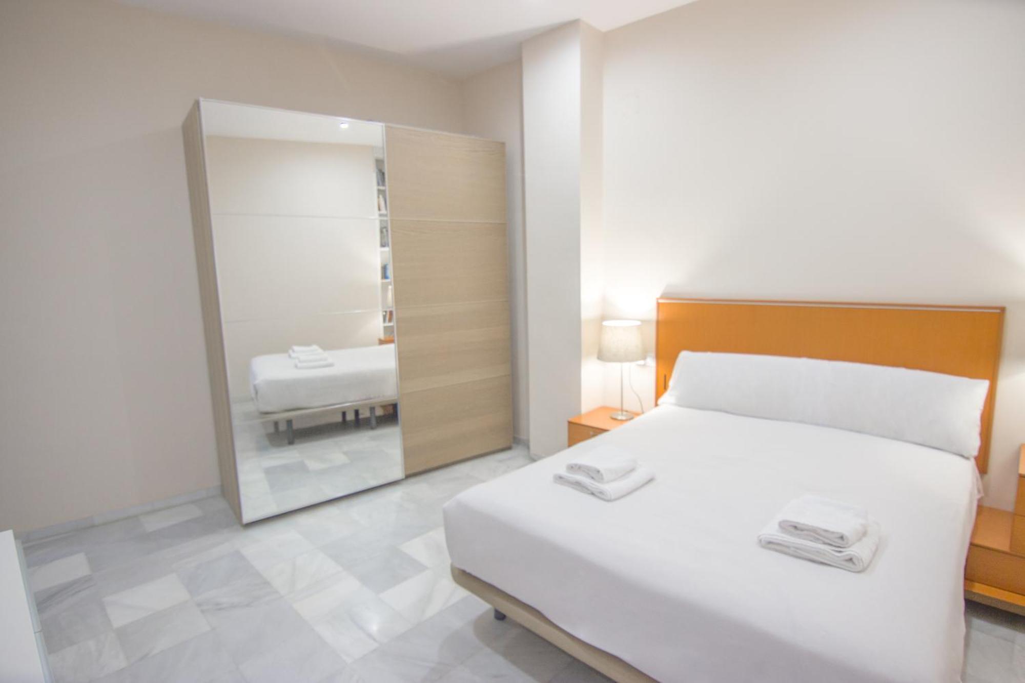 RentalSevilla Apartamento en Barrio Santa Cruz con Parking Exterior foto