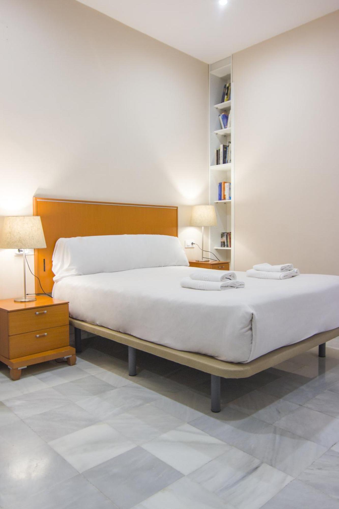 RentalSevilla Apartamento en Barrio Santa Cruz con Parking Exterior foto